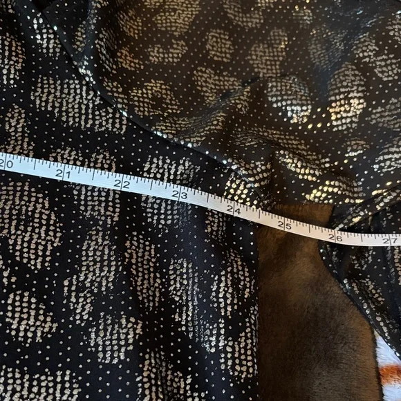 Michael Kors Black and Silver Patterned Blouse with cold shoulder 2x - Picture 6 of 9